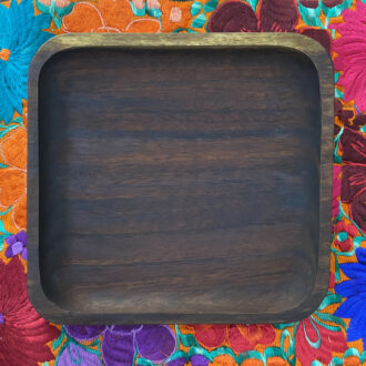 Plato Cuadrado de Madera: Diseño Moderno con Esencia Artesanal